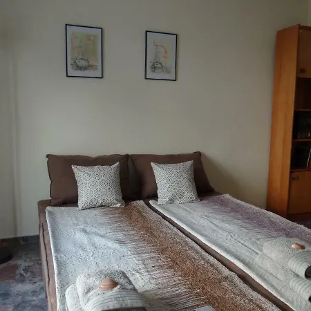 Apartman World Explorer